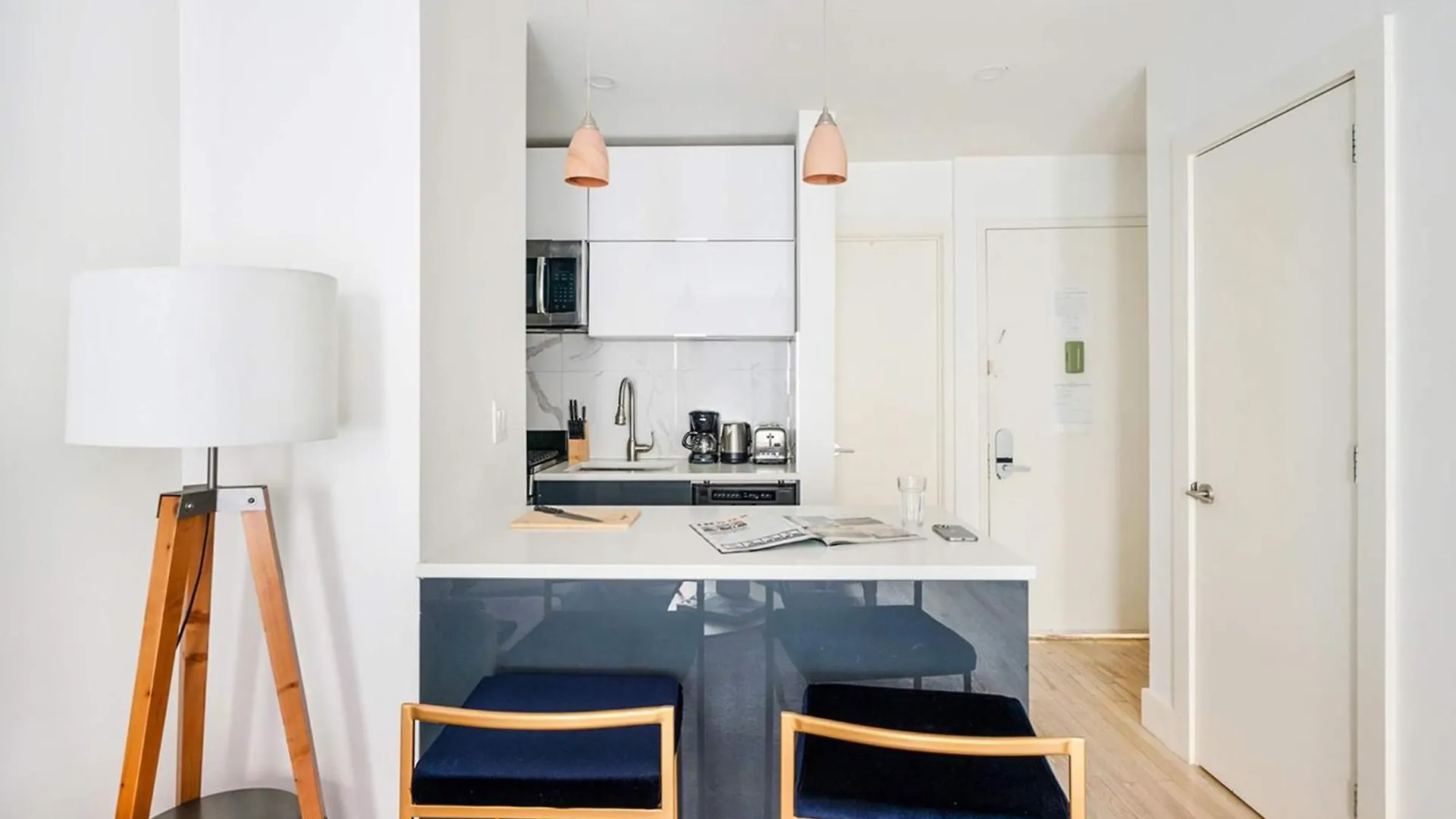 1597-2 Luxury Upper East Side Studio W&D New York